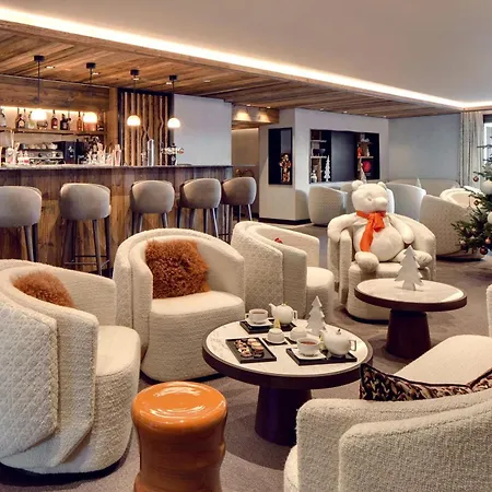 Antares Naos 204d - Huge Duplex Luxury Inski Out *